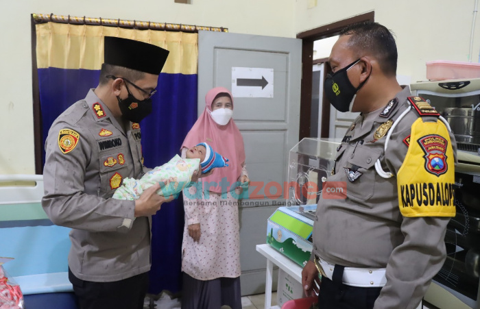 Kunjungi Bayi Perempuan yang Diduga Dibuang di Poncogati, Kapolres Bondowoso Pastikan Lakukan Penyelidikan