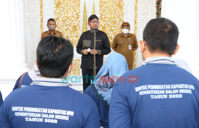 Lepas Rombongan Bimtek PABPDSI, Bupati Sumenep Ajak BPD Kerja Cepat Bangun Sinergi dengan Kepala Desa