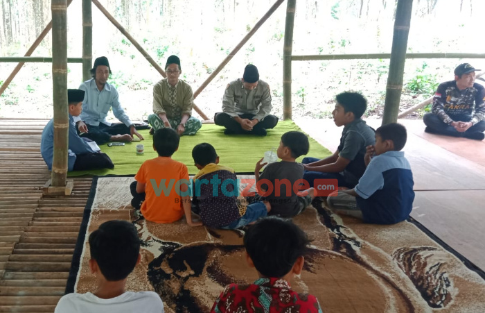 Pengasuh Ponpes Al-Imam Kauman Bondowoso Outbound Bersama Santri dan Anak Yatim