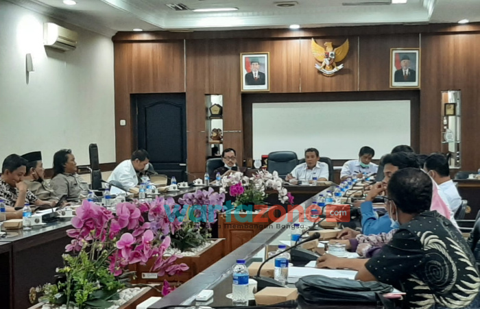 Sejumlah Warga Datangi Kantor DPRD Jember, Pertanyakan Alih Fungsi Lahan