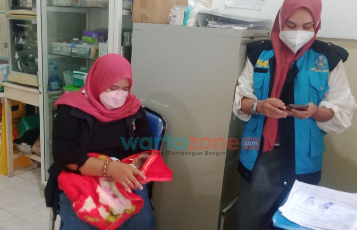 Warga Bondowoso Dihebohkan Penemuan Bayi Perempuan di Depan Rumah Kasun Taman