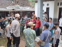 Kapolres Bondowoso, AKBP Wimboko, Gotong royong bersihkan rumah korban puting beliung,