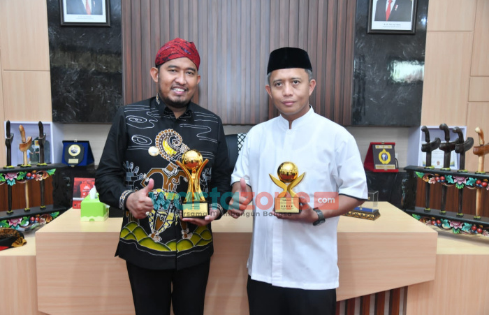 BPRS Bhakti Sumekar Boyong Penghargaan, Bupati Sumenep Jadi Top Pembina BUMD 2022