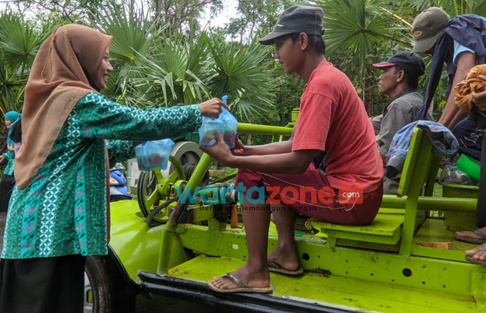 Berbagi Berkah Bulan Ramadan, PAC IPNU-IPPNU Dungkek Berbagi 500 Takjil