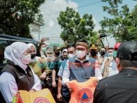 Bupati Baddrut Tamam Dampingi Gubernur Jatim, Sambangi Korban Banjir di Pamekasan