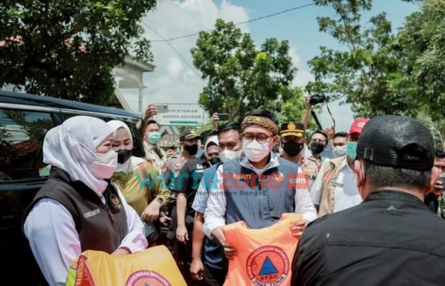 Bupati Baddrut Tamam Dampingi Gubernur Jatim, Sambangi Korban Banjir di Pamekasan