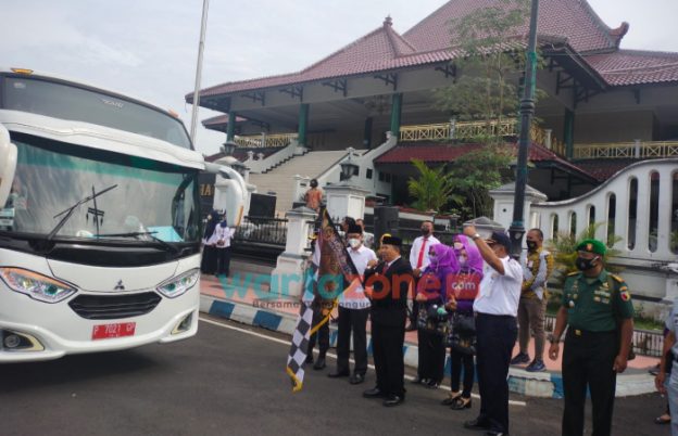 Bupati Hendy Pimpin Pelepasan Angkutan Mudik Gratis 2022 Rute Jember-Madura