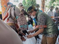 Bupati Pamekasan Kembali Kunjungi Korban Banjir, Serahkan Lampu Emergency di Tiga Desa