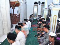 Bupati Sumenep Salat Tarawih Bersama Warga di Pesantren Nurul Huda Giliraja