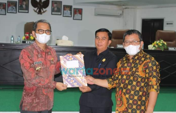 Bupati Ya'atulo Gulo Hadiri Paripurna LKPJ Bupati Nias Tahun Anggaran 2021