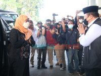 Gubernur Jatim Hadiri Giat Sosial Komunitas Pemuda Dalam Acara Berbagi di Bulan Ramadhan
