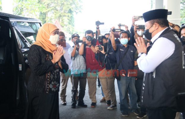 Gubernur Jatim Hadiri Giat Sosial Komunitas Pemuda Dalam Acara Berbagi di Bulan Ramadhan