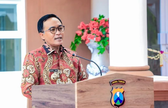 Foto: Bupati Pamekasan, Baddrut Tamam, saat serah terima gedung SPKT Polres Pamekasan