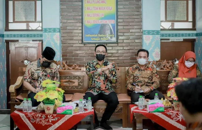 Foto: Bupati Pamekasan Baddrut Tamam, saat melakukan kunjungan langsung ke kantor OPD Pamekasan.