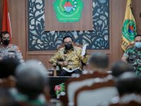 Foto: Bupati Pamekasan memastikan tidak ada keterlibatan Aparatur Sipil Negara (ASN) Pamekasan dalam kasus penyelundupan pupuk bersubsidi seberat 9 ton ke Tuban.