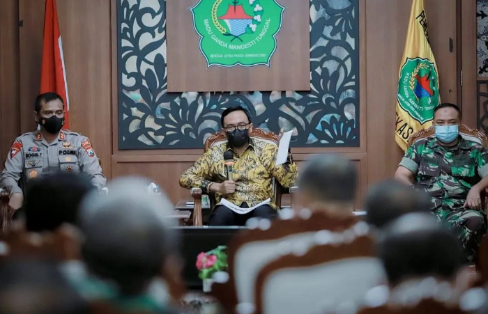 Foto: Bupati Pamekasan memastikan tidak ada keterlibatan Aparatur Sipil Negara (ASN) Pamekasan dalam kasus penyelundupan pupuk bersubsidi seberat 9 ton ke Tuban.
