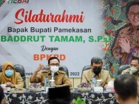 Foto: Bupati Pamekasan, Baddrut Tamam saat melakukan kunjungan ke Organisasi Perangkat Daerah (OPD) di Kabupaten Pamekasan.