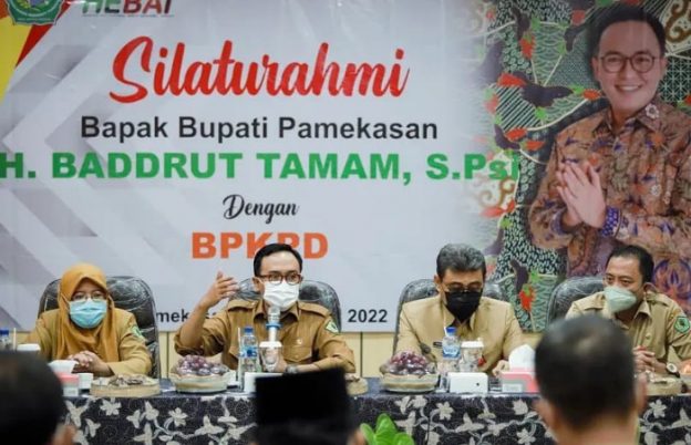 Foto: Bupati Pamekasan, Baddrut Tamam saat melakukan kunjungan ke Organisasi Perangkat Daerah (OPD) di Kabupaten Pamekasan.