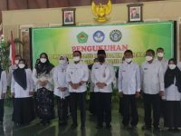 Foto: Bupati Pamekasan, Baddrut Tamam sesi foto bersama usai mengukuhkan Pokja Bunda PAUD di Pendopo Mandhapa Aghung Ronggosukowati.