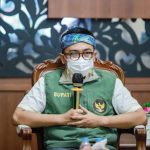 Foto: Bupati Pamekasan, Baddrut Tamam menyampaikan langsung kepada para siswa tentang beasiswa kedokteran hasil kerja sama dengan Unair Surabaya.