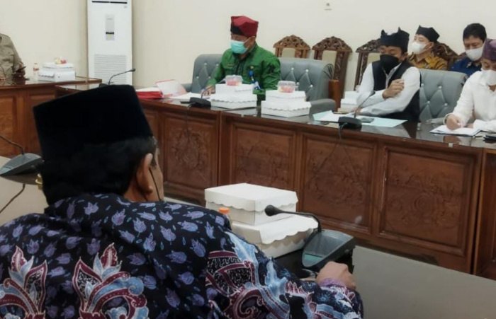 Foto: Ketua Komisi IV DPRD Banyuwangi, Ficky ​​Septalinda saat menggelar rapat kerja bersama mitra kerja eksekutif, Jum'at, 01 April 2022.