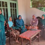 Kades Fera bersama Srikandi Romben Guna Peduli Janda Lansia