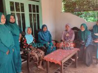 Kades Fera bersama Srikandi Romben Guna Peduli Janda Lansia