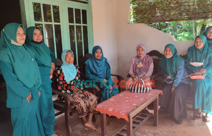 Kades Fera bersama Srikandi Romben Guna Peduli Janda Lansia