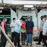 Kunjungi Rumah Warga yang Terdampak Angin Kencang, Bupati Pamekasan Berikan Santunan dan Bantuan Sembako
