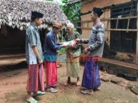 PAC IPNU-IPPNU Dungkek Santuni Kaum Dhuafa