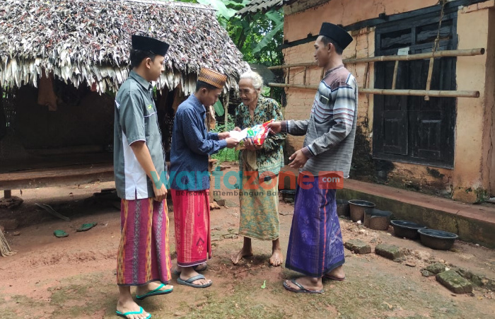 PAC IPNU-IPPNU Dungkek Santuni Kaum Dhuafa