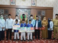 Pemkab Pamekasan Sambut Hangat Kedatangan Tiga Santri Juara Cerdas Cermat Al-Qur'an se-Indonesia 2022