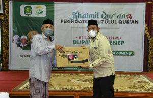 Permudah Pembuatan KartaNU, Bupati Sumenep Serahkan Bantuan Printer