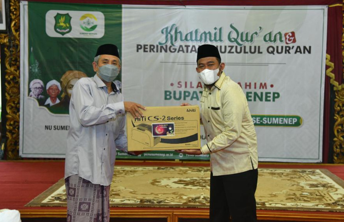 Permudah Pembuatan KartaNU, Bupati Sumenep Serahkan Bantuan Printer
