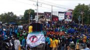 Ratusan Mahasiswa Demo di Bundaran DPRD Jember, Tolak 3 Periode Kepemimpinan Jokowi
