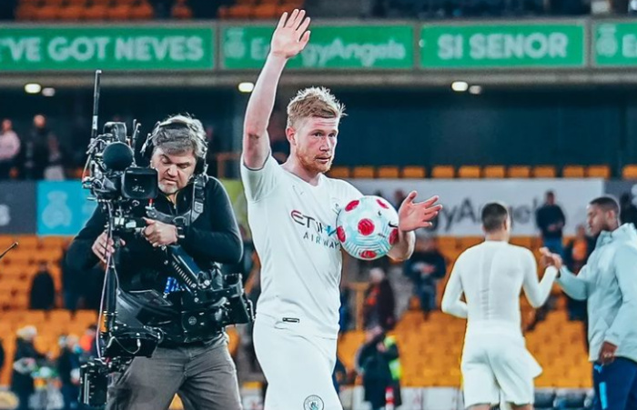 Berhasil Lumat Wolves, Manchester City Selangkah Lagi Juara