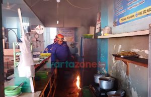 Dapur Warung Lalapan Terbakar, Pemadaman Pakai Handuk Dibasahi Air
