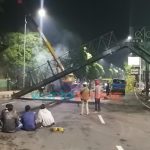 Diduga Tak Layak dan Takut Ambruk, Jembatan Penyebrangan Masjid Jami' Dibongkar