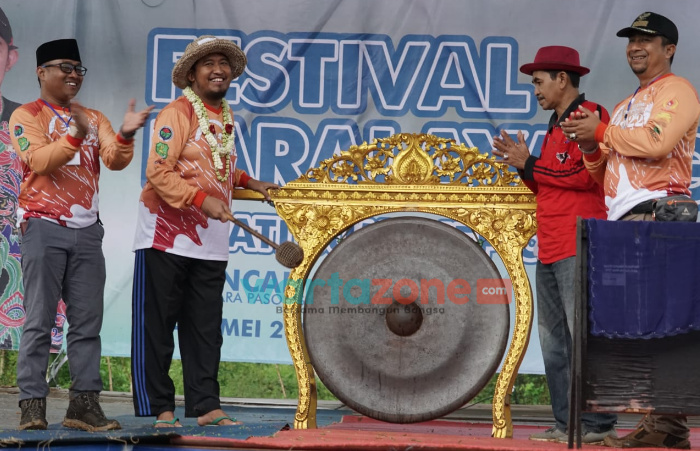 Festival Paralayang Puncak Lanjari Sumenep Berlangsung Meriah