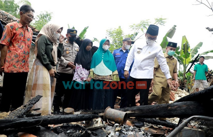 Usai Pimpin Apel dan Kegiatan Halal bi Halal, Bupati Pamekasan Kunjungi Korban Bencana Kebakaran