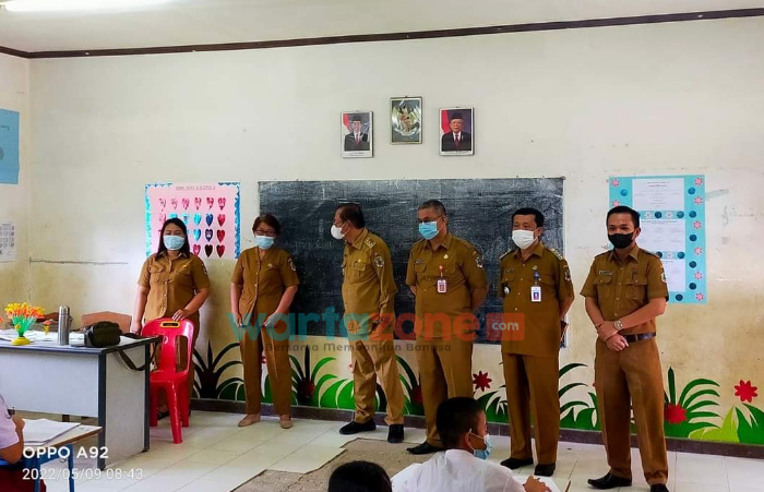 Wabup Nias Pantau Pelaksanaan Ujian dan Kehadiran Guru Pasca Libur Panjang