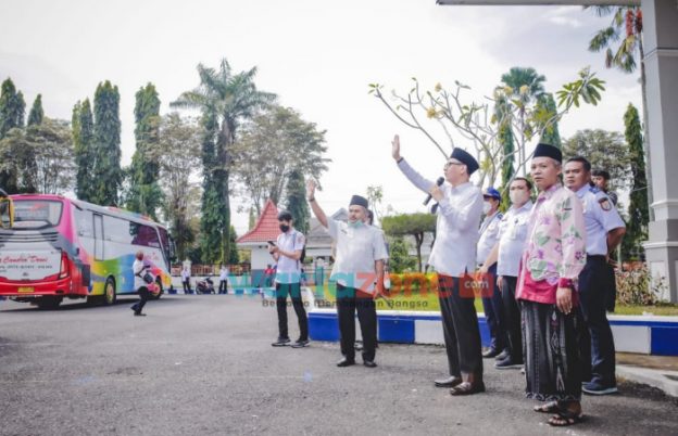 290 Santri Asal Jember Diberangkatkan Gus Firjaun Kembali Ke Ponpes Darussalam Banyuwangi
