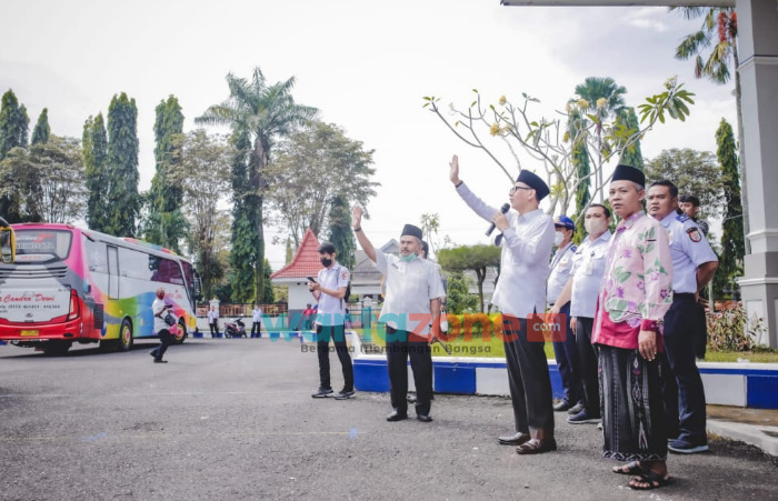 290 Santri Asal Jember Diberangkatkan Gus Firjaun Kembali Ke Ponpes Darussalam Banyuwangi
