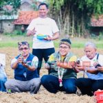 Bupati Pamekasan Ikuti Kegiatan Tanam Raya Tembakau, Bersama Masyarakat Proppo