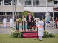 Gelar Upacara Hardiknas 2022, Bupati Jember Kenakan Baju Adat Madura