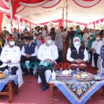 Gubernur Khofifah Hadiri Baksos di Pantai Slopeng Sumenep, Sematkan Pesan Menjadi Generasi Sehat
