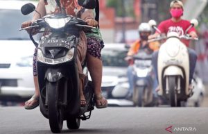 Pengendara Motor Dilarang Pakai Sandal Jepit, Polri: Tidak Ada Sanksi hanya Sebatas Imbauan Keselamatan