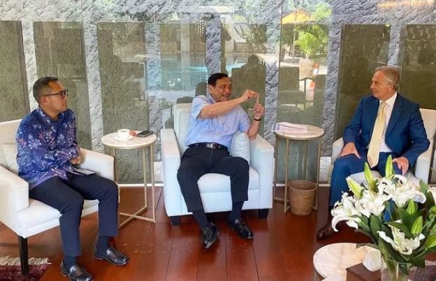 Kala Mantan PM Inggris Bertanya Pada Luhut, Mengapa Pemimpin Dunia Begitu Tertarik pada Sosok Jokowi