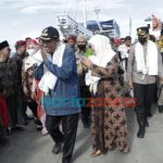 Kalung Sorban dan Bunga Melati Warnai Kunjungan Bupati Sumenep di Pulau Ra'as