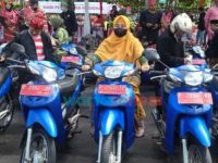 Momen Hardiknas 2022, Bupati Jember Serahkan 30 Unit Motor kepada Pengawas PAUD